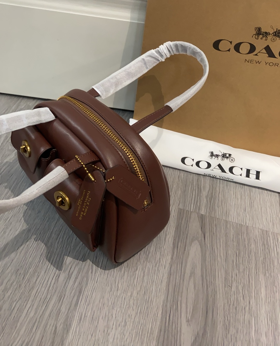 Coach Coach 9月新品ccc55秀款Twin pocket太 了吧蔻驰9月新品秋冬秀款 工装风甜酷十足