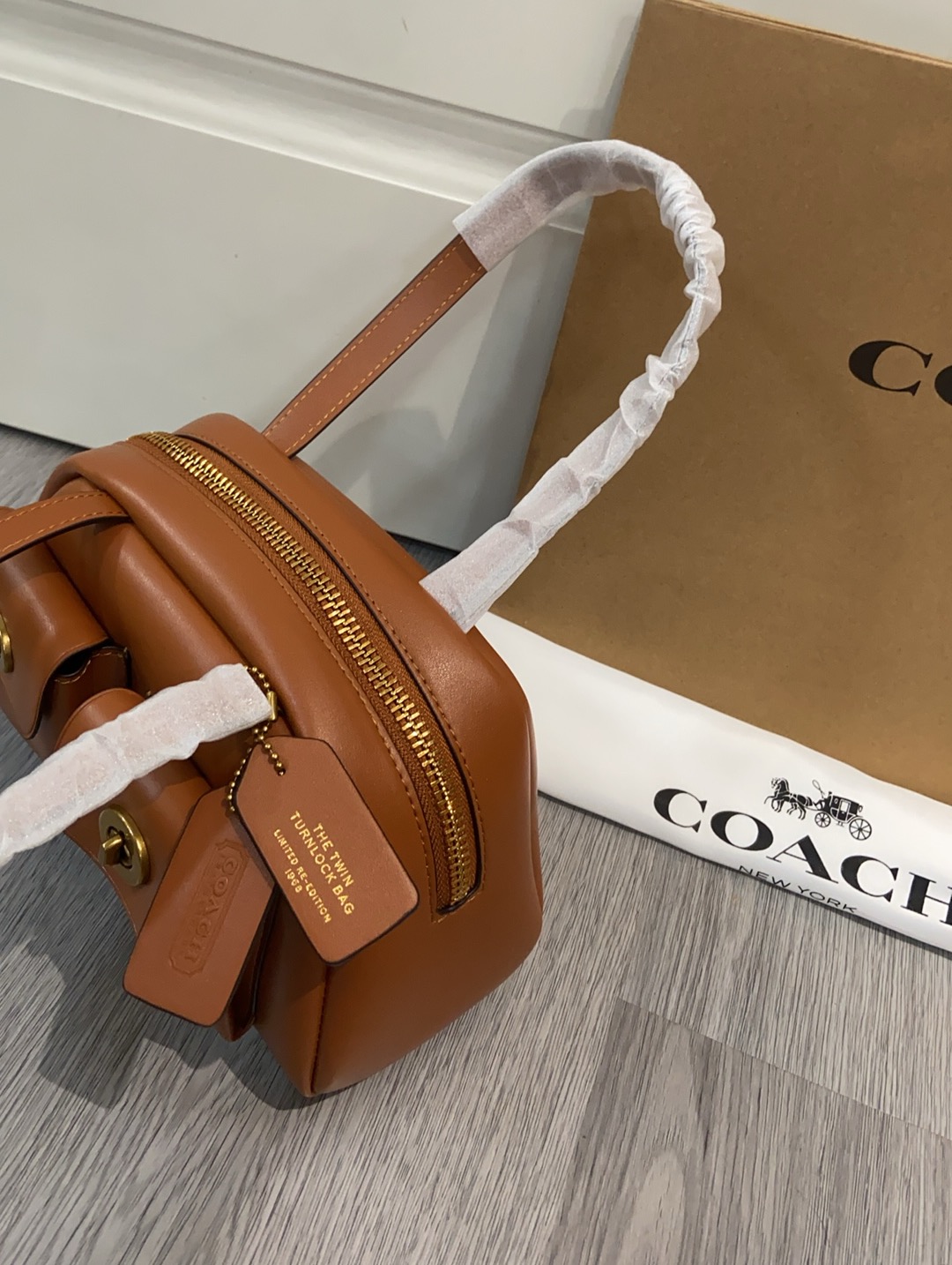 Coach Coach 9月新品ccc55秀款Twin pocket太 了吧蔻驰9月新品秋冬秀款 工装风甜酷十足