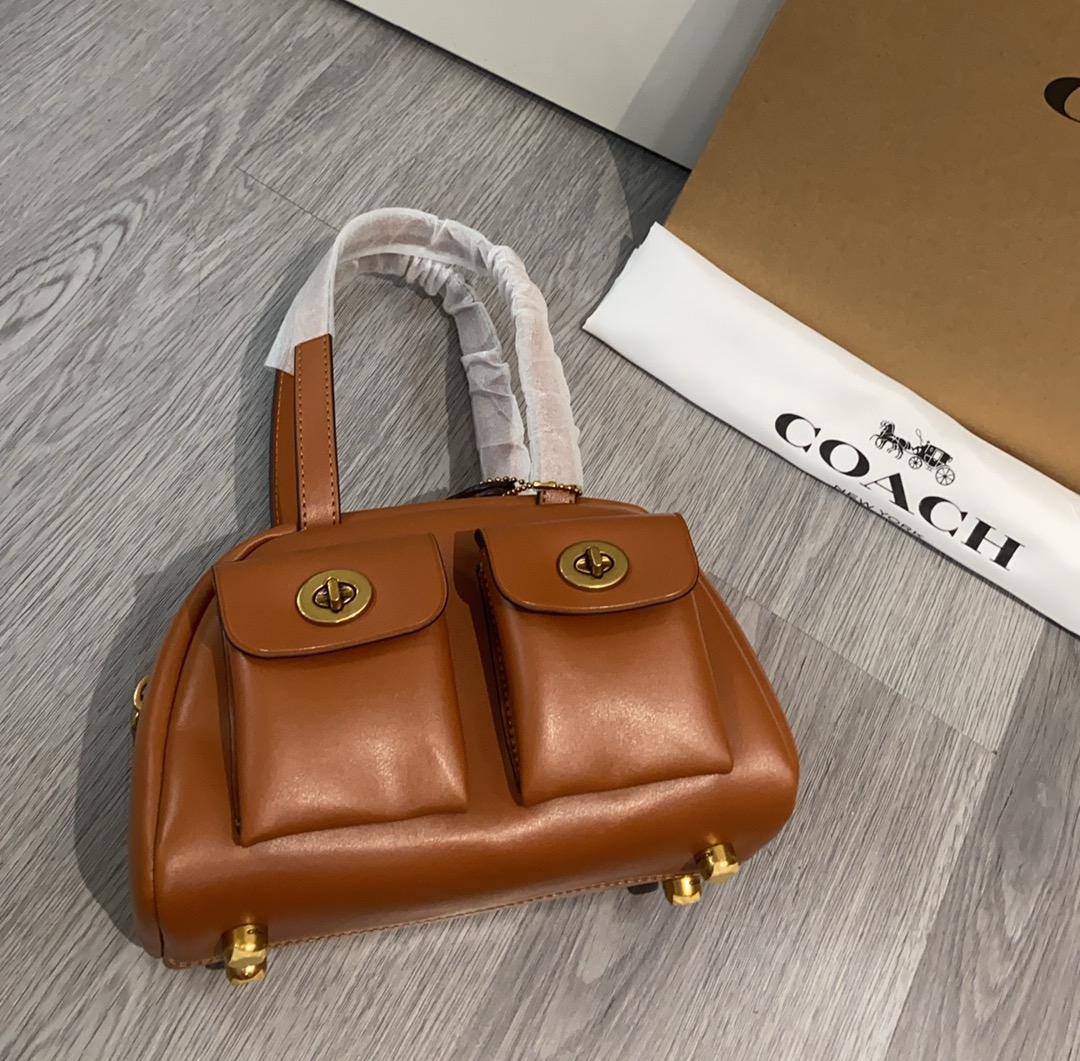 Coach Coach 9月新品ccc55秀款Twin pocket太 了吧蔻驰9月新品秋冬秀款 工装风甜酷十足