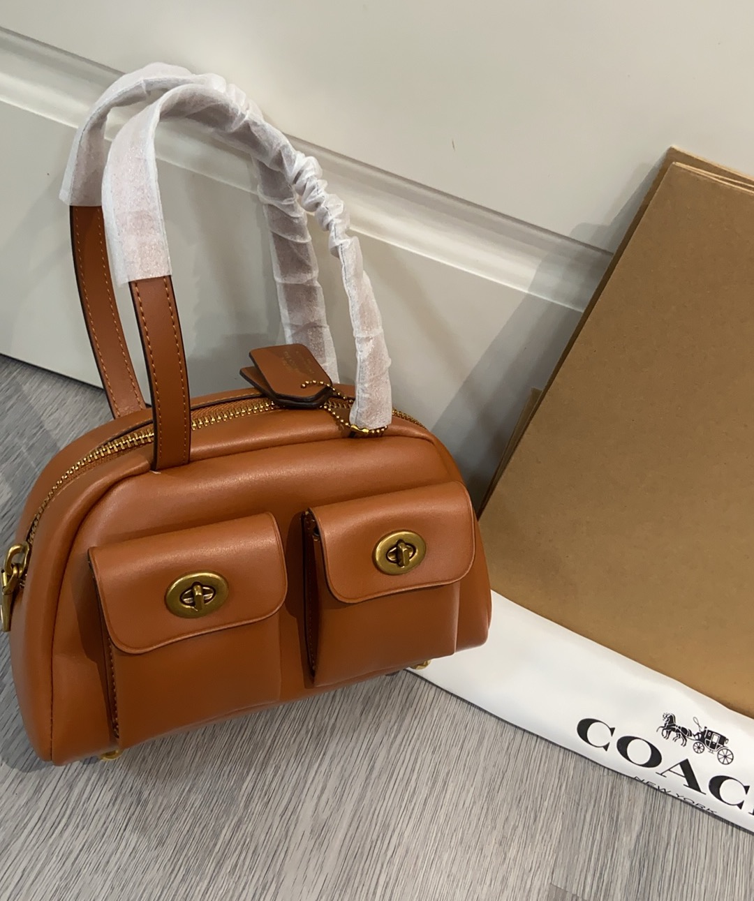 Coach Coach 9月新品ccc55秀款Twin pocket太 了吧蔻驰9月新品秋冬秀款 工装风甜酷十足