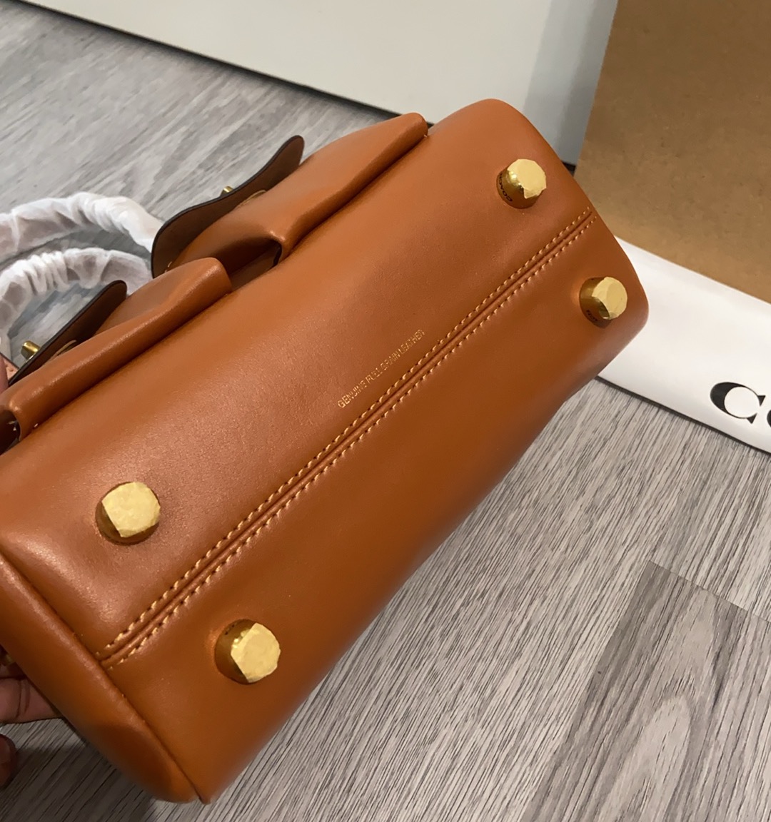 Coach Coach 9月新品ccc55秀款Twin pocket太 了吧蔻驰9月新品秋冬秀款 工装风甜酷十足