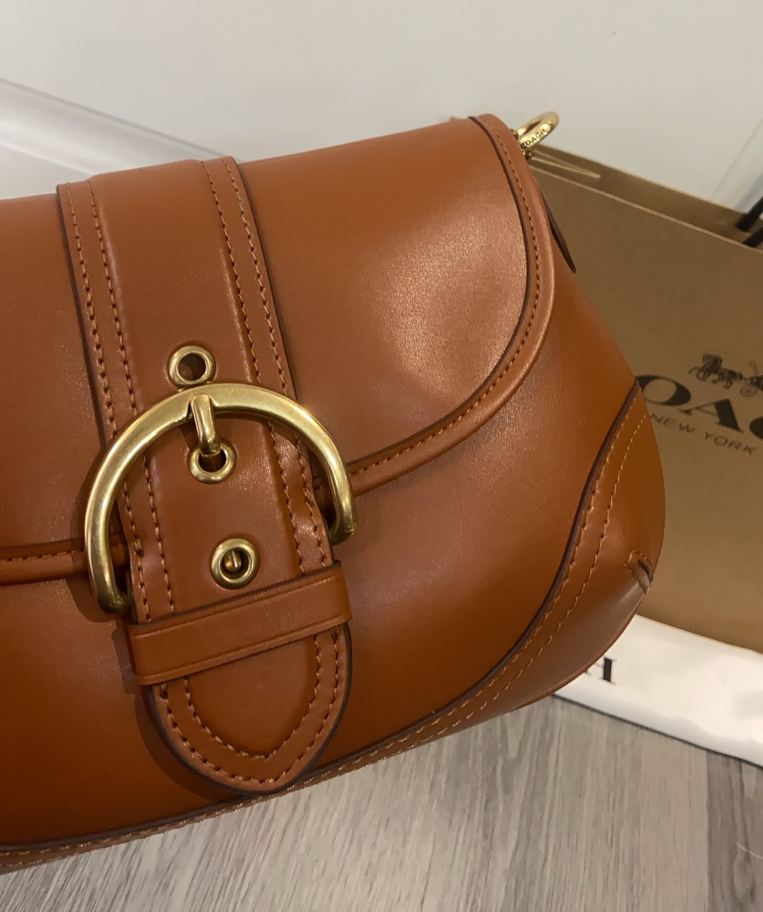 
P260  蔻驰4月新品 新款香布蕾女包Soho腋下包手提流浪包经典单肩包CR737 CR699
 马鞍包豌豆包，尺寸：26.5*16*7.5