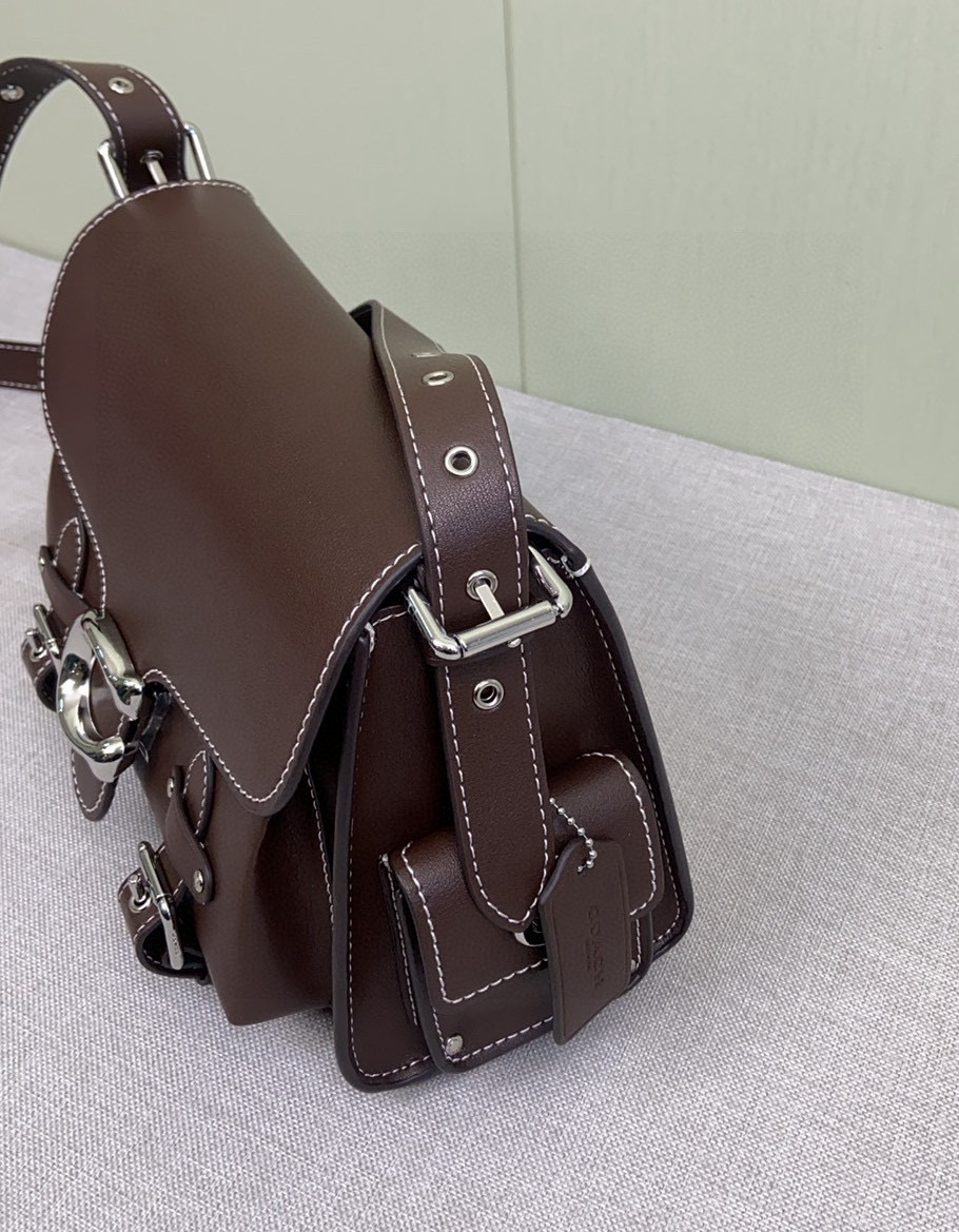 Coach 12月新色CT721 Coach也有机车风
