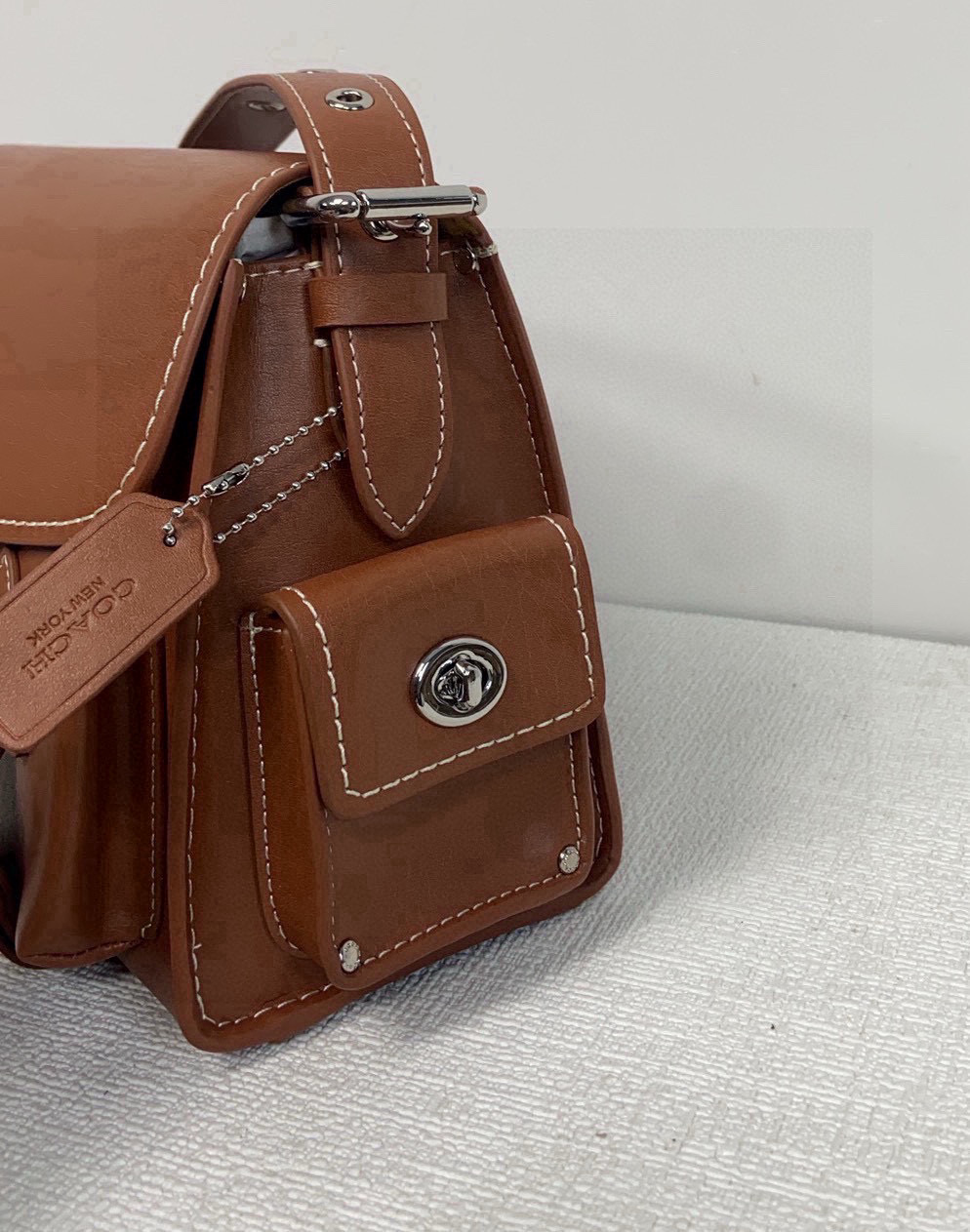 Coach 12月新色CT721 Coach也有机车风