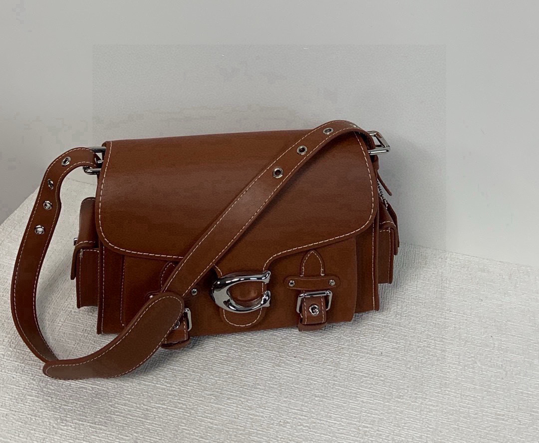 Coach 12月新色CT721 Coach也有机车风