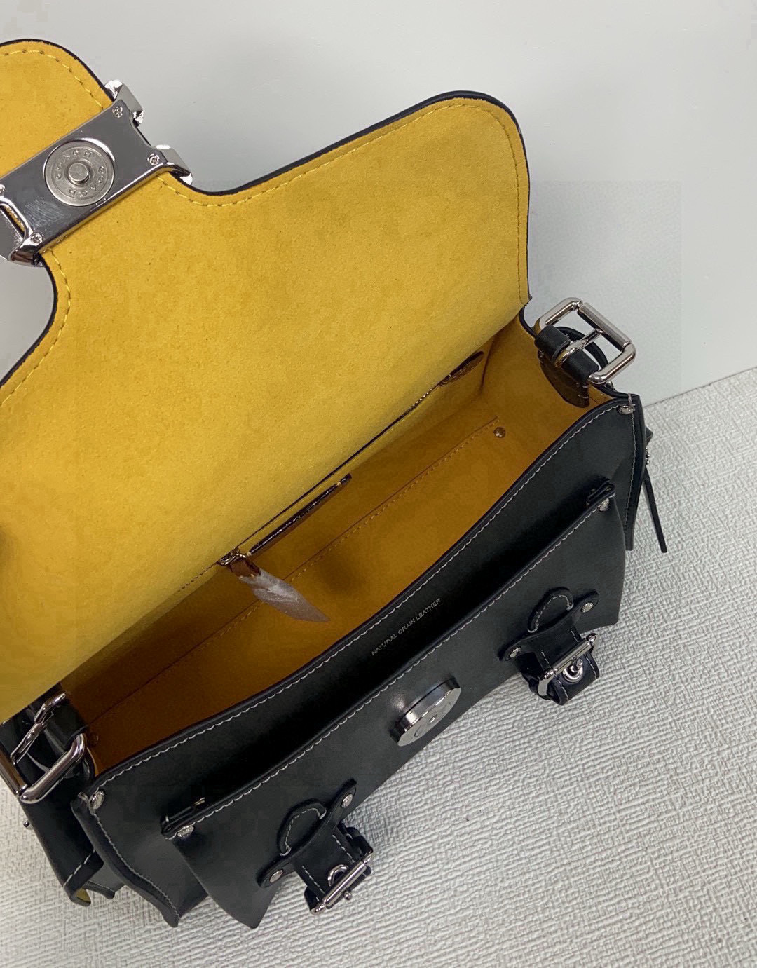 Coach 12月新色CT721 Coach也有机车风