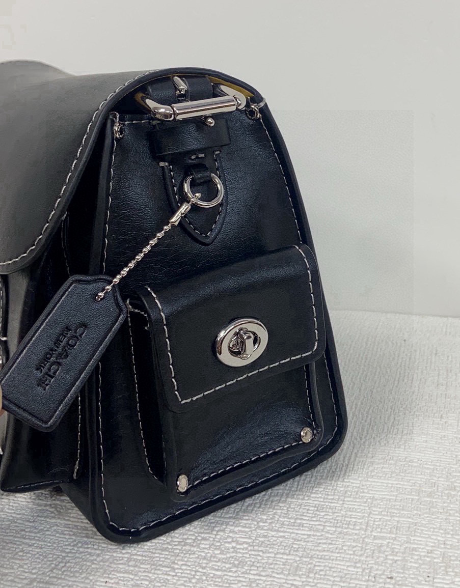 Coach 12月新色CT721 Coach也有机车风