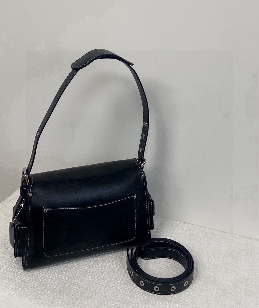 Coach 12月新色CT721 Coach也有机车风
