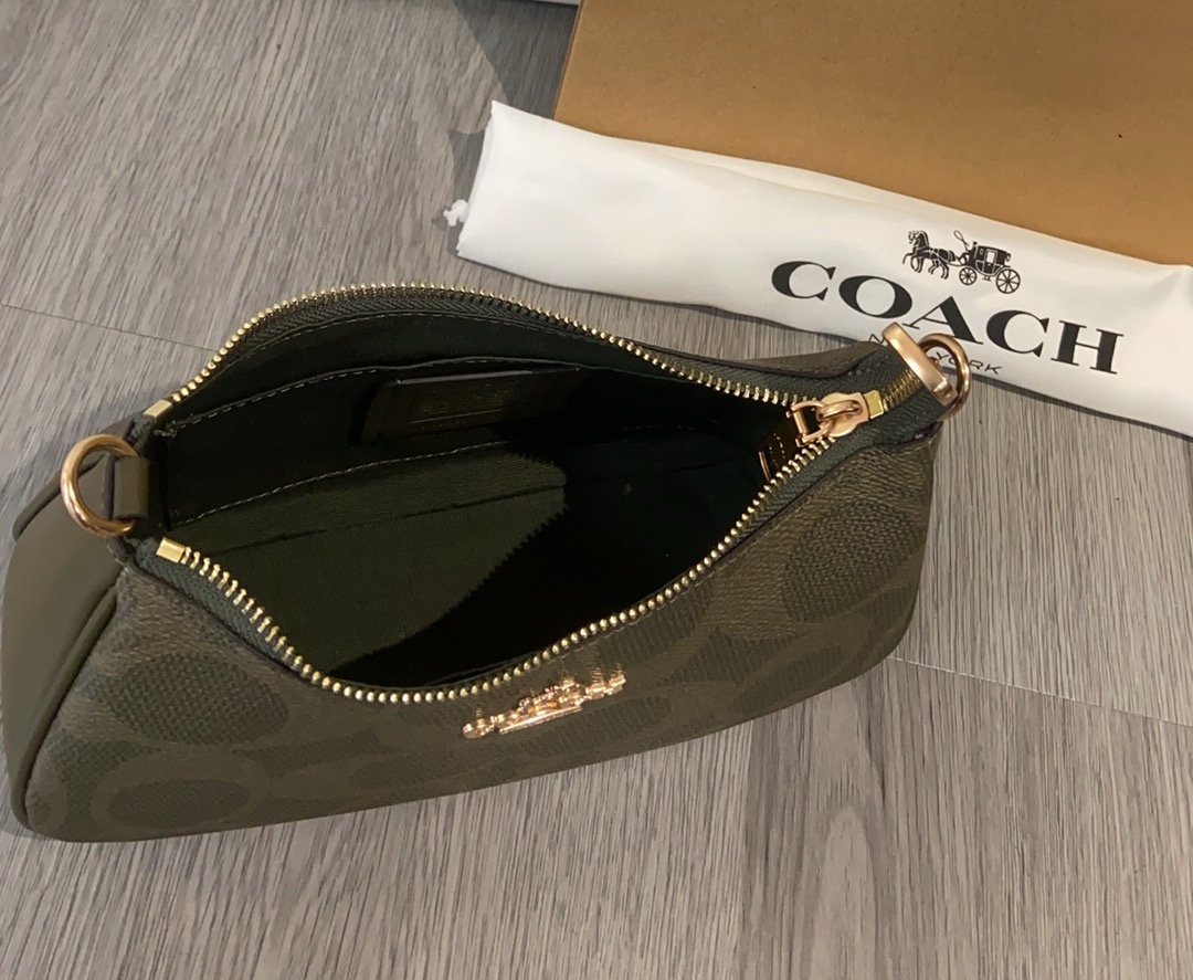 Coach COACH| 4月新品CAL51Teri樱花粉色少女 心春天没有心事，春天只顾花开蔻驰4月新品来啦~