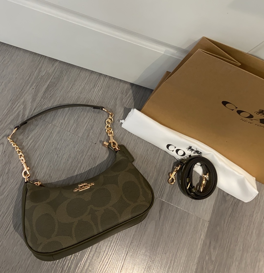 Coach COACH| 4月新品CAL51Teri樱花粉色少女 心春天没有心事，春天只顾花开蔻驰4月新品来啦~