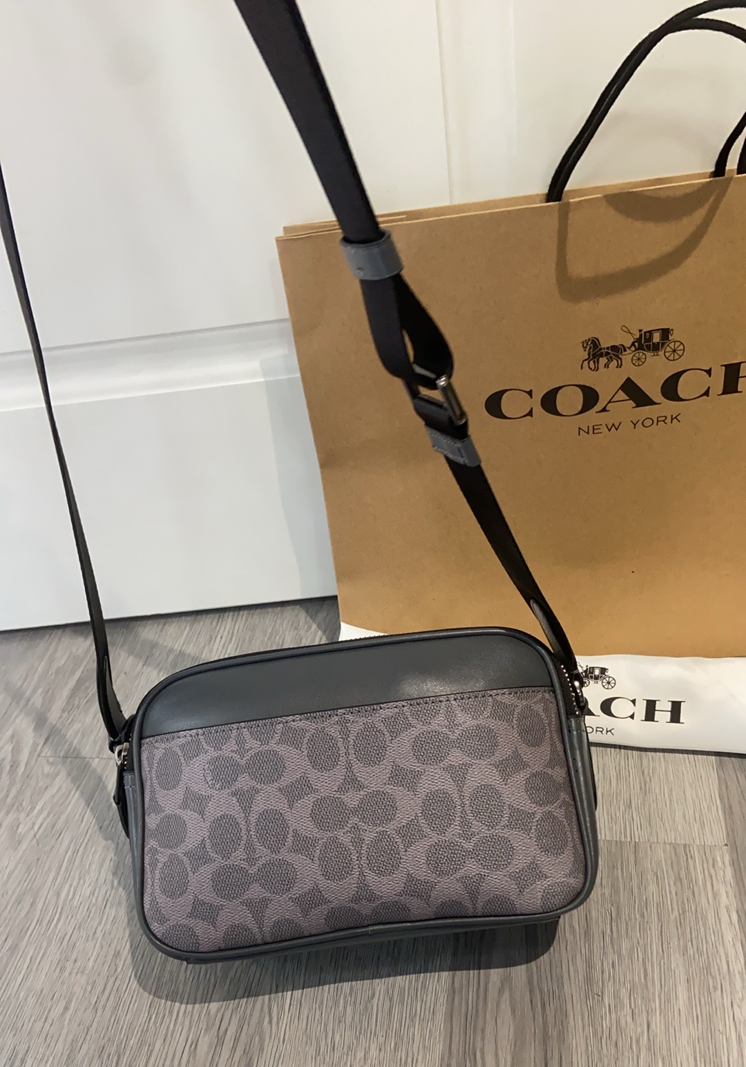 Coach Coach11月新品 C5810 CCG30男士学院风相机包 双隔层设计 超柔软牛皮材质 非常洋气 上档次 范十足