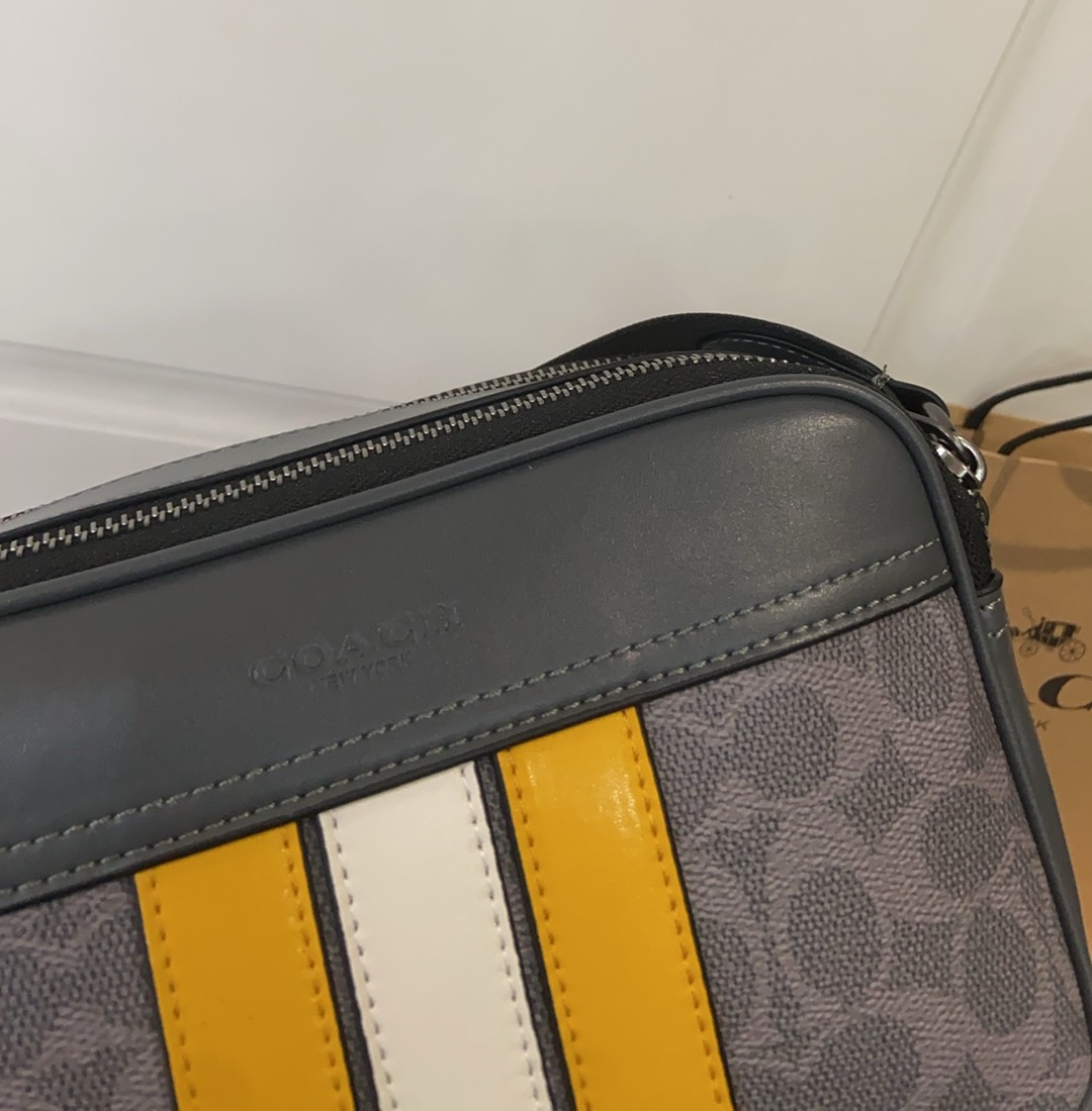 Coach Coach11月新品 C5810 CCG30男士学院风相机包 双隔层设计 超柔软牛皮材质 非常洋气 上档次 范十足