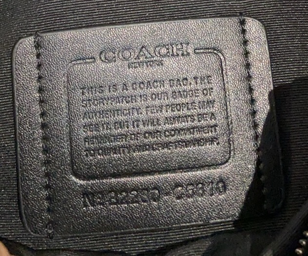 Coach Coach11月新品 C5810 男士学院风相机包 双隔层设计 超柔软牛皮材质 非常洋气 上档次 范十足。尺寸23