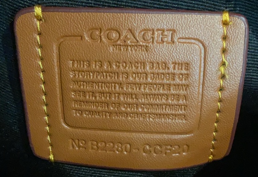 Coach Coach新款CCF20徽章斜挎包|中性风穿搭的点睛之选 老花搭配 感满满的徽章设计，中性风拉满，尺寸16/21/6