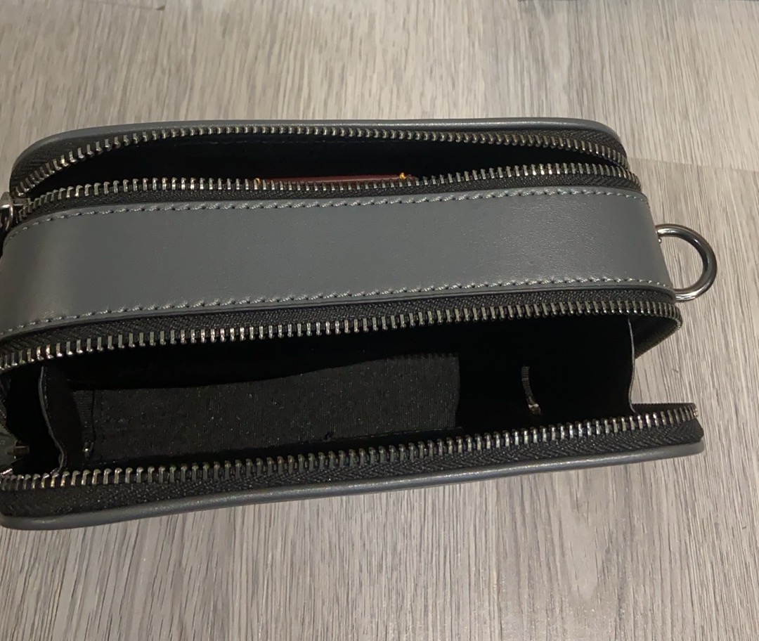 Coach Coach Signature CN111 CW365 系列斜挎包 老花+黑色皮革饰边