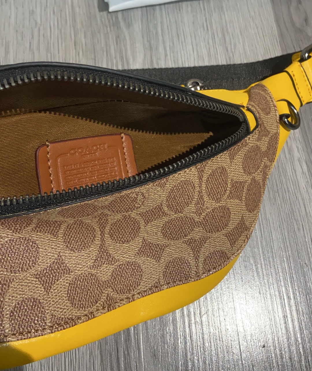 Coach 11新款小号CAX42 logo、 限量版 潮人 单品RIVINGTON 7号腰包 胸包