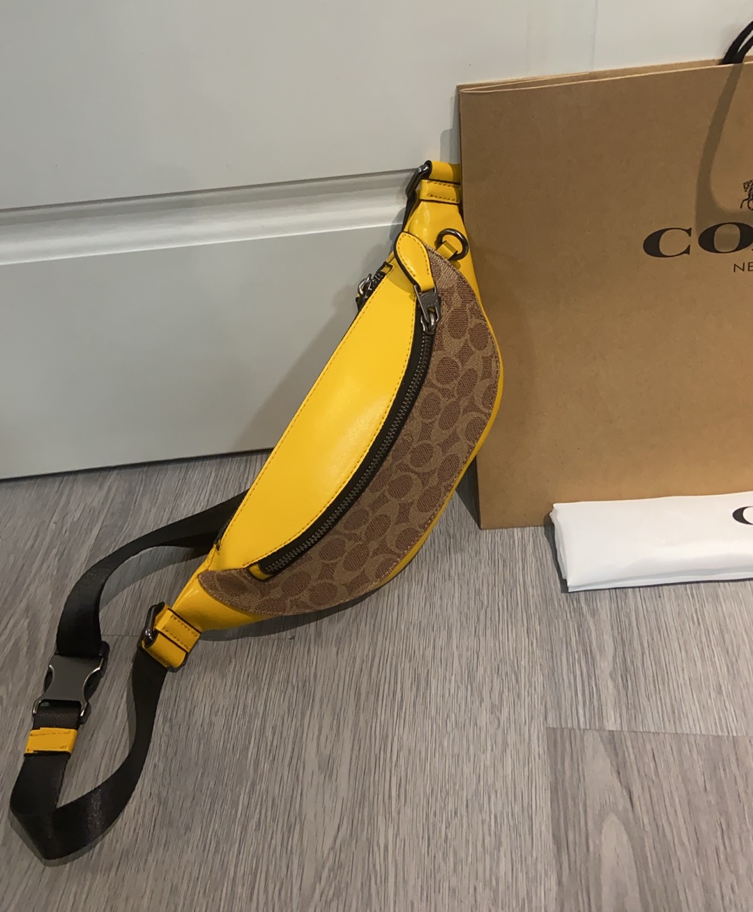 Coach 11新款小号CAX42 logo、 限量版 潮人 单品RIVINGTON 7号腰包 胸包