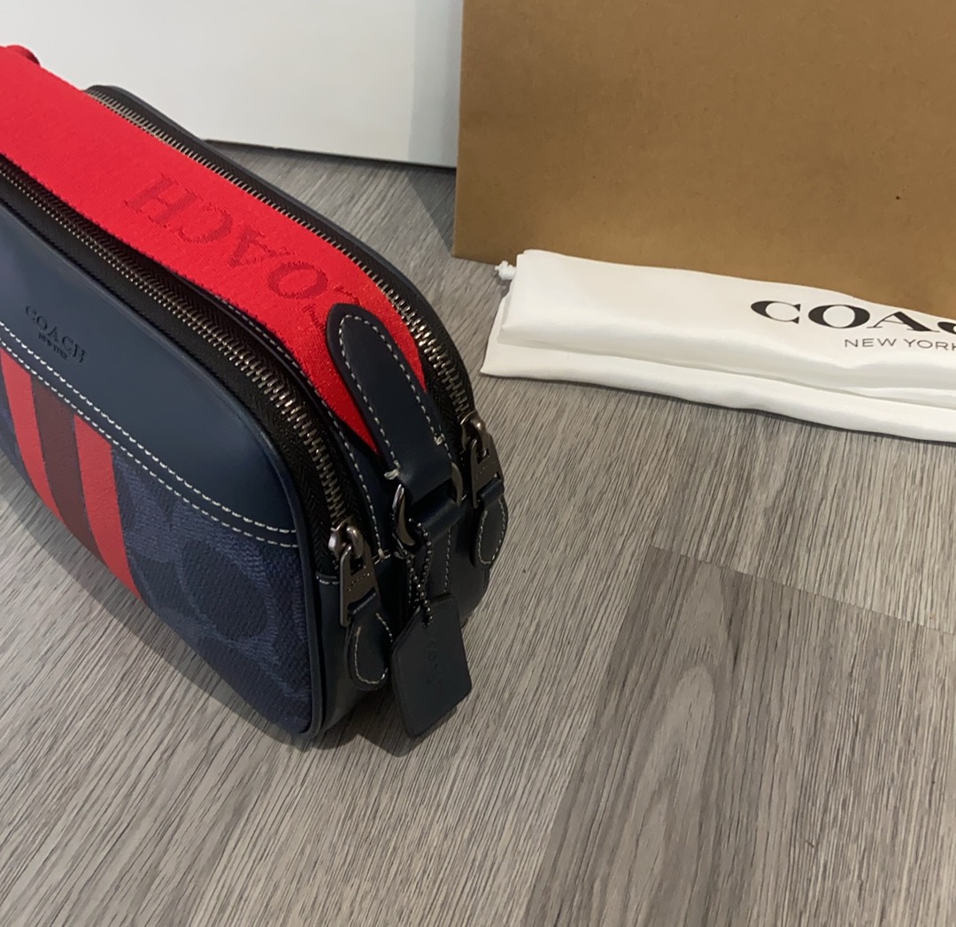Coach Coach11月新品 C5810 CCG30男士学院风相机包 双隔层设计 超柔软牛皮材质 非常洋气 上档次 范十足