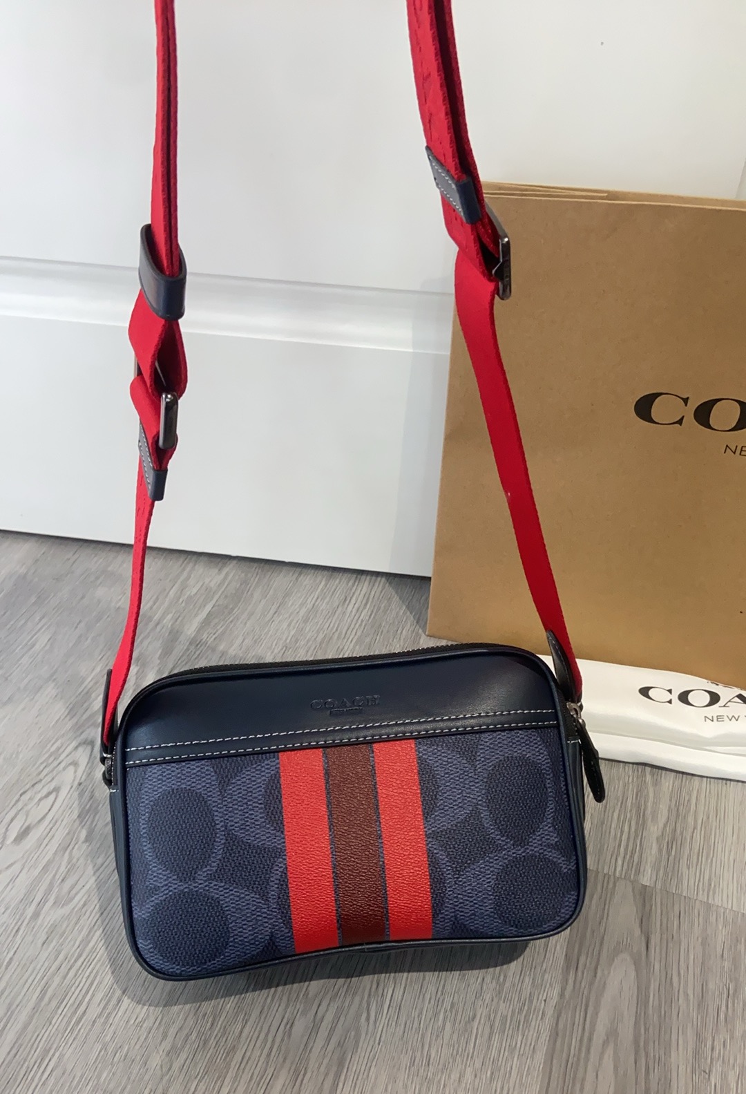 Coach Coach11月新品 C5810 CCG30男士学院风相机包 双隔层设计 超柔软牛皮材质 非常洋气 上档次 范十足