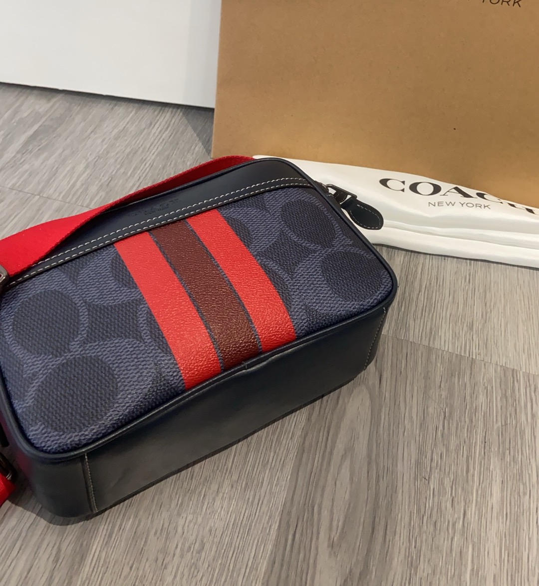 Coach Coach11月新品 C5810 CCG30男士学院风相机包 双隔层设计 超柔软牛皮材质 非常洋气 上档次 范十足
