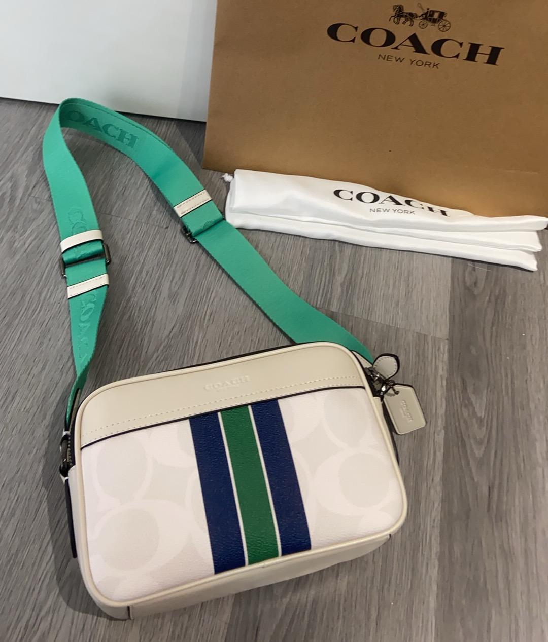 Coach Coach11月新品 C5810 CCG30 CBI86男士学院风相机包 双隔层设计 超柔软牛皮材质 非常洋气 上档次 范十足