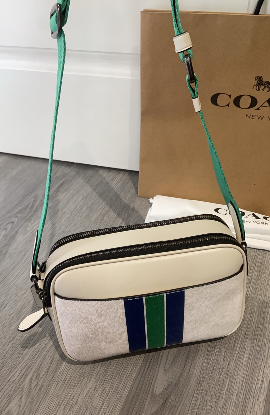 Coach Coach11月新品 C5810 CCG30 CBI86男士学院风相机包 双隔层设计 超柔软牛皮材质 非常洋气 上档次 范十足