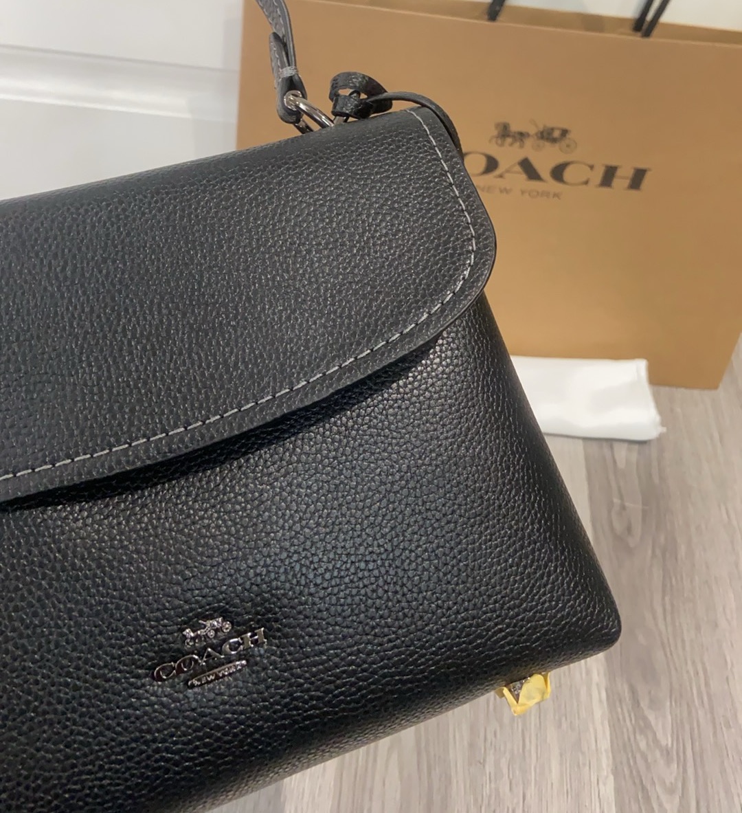 Coach Coach 10月新品CcE54 Emory系列枫叶棕色手提包~细腻皮革 十 五金