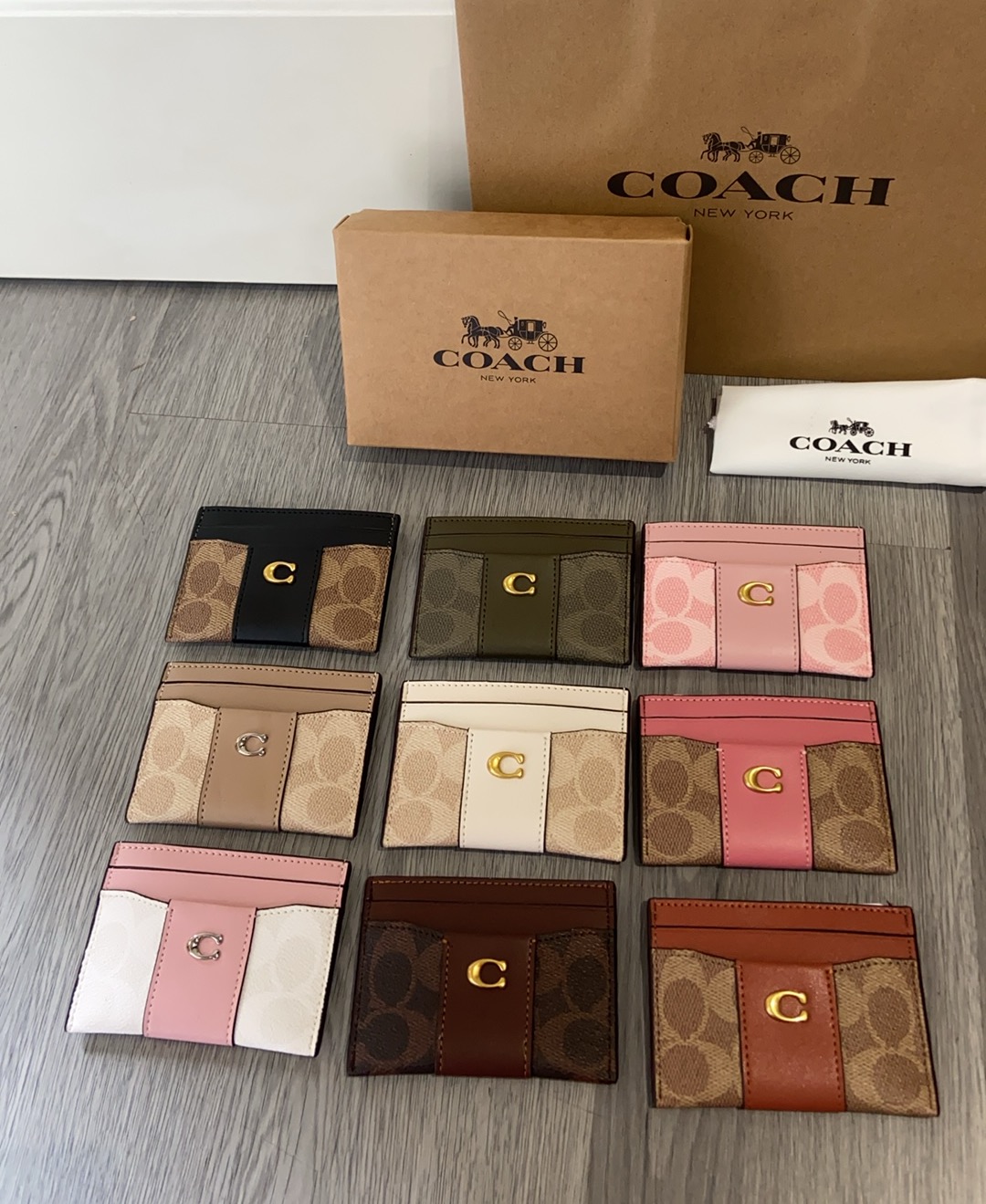 Coach 新款coach卡包cbD8也能放零钱。多功能哦。尺寸10 7左右