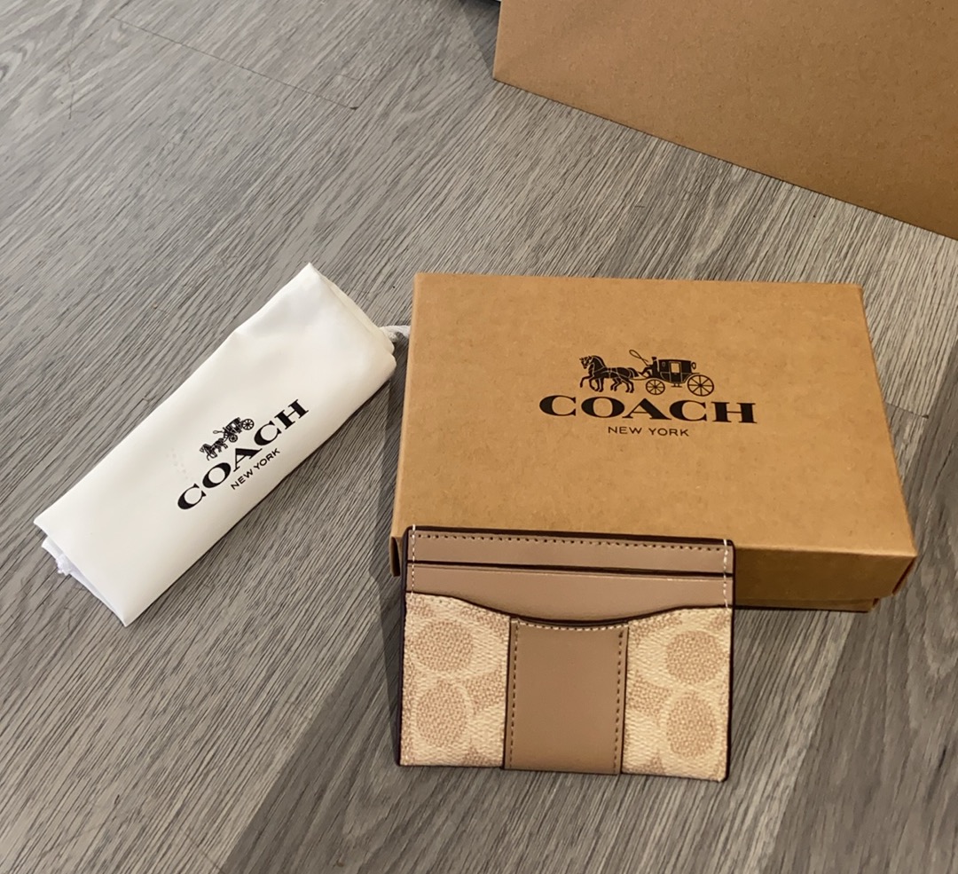 Coach 新款coach卡包cbD80也能放零钱。多功能哦。尺寸10 7左右