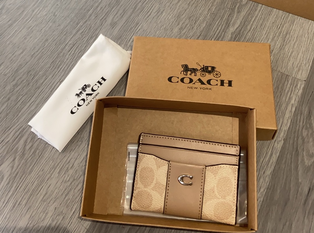 Coach 新款coach卡包cbD80也能放零钱。多功能哦。尺寸10 7左右