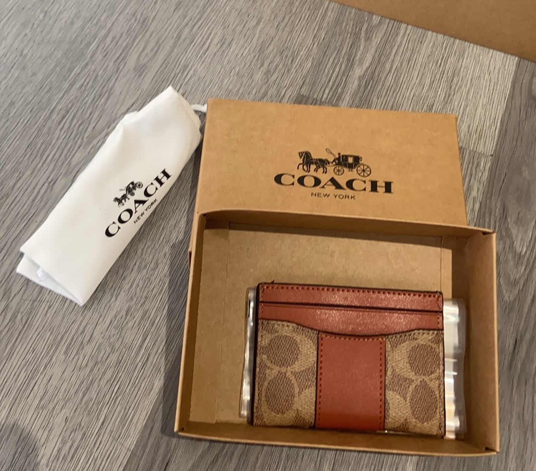 Coach 新款coach卡包cbD80也能放零钱。多功能哦。尺寸10 7左右