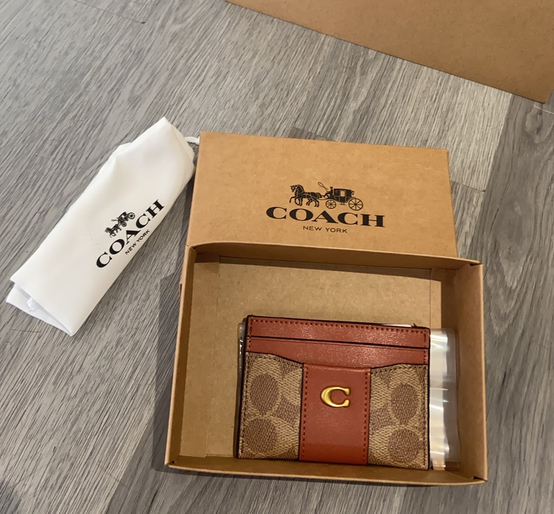 Coach 新款coach卡包cbD80也能放零钱。多功能哦。尺寸10 7左右