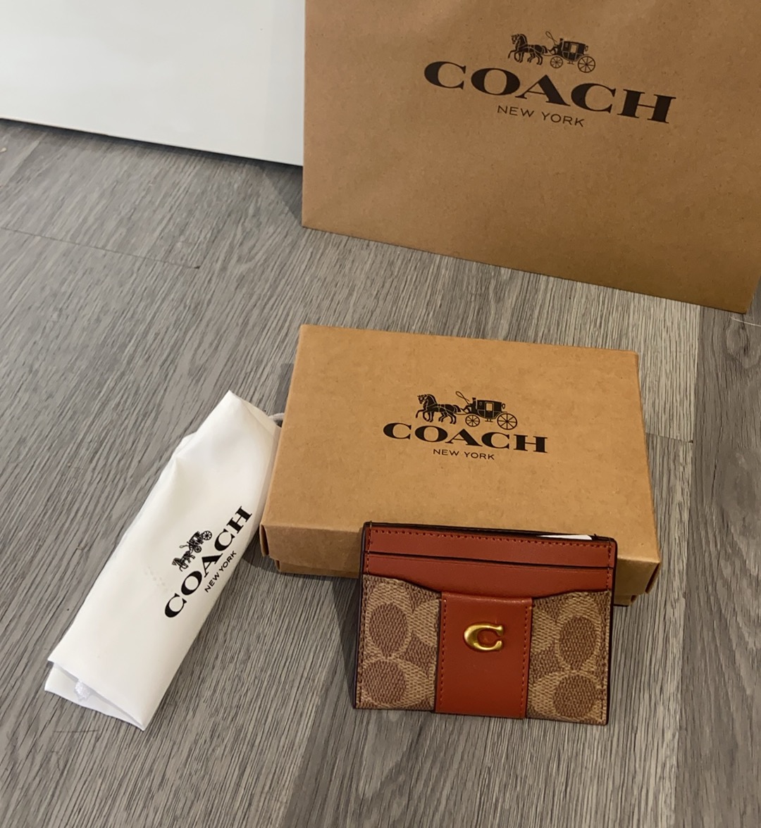 Coach 新款coach卡包cbD80也能放零钱。多功能哦。尺寸10 7左右