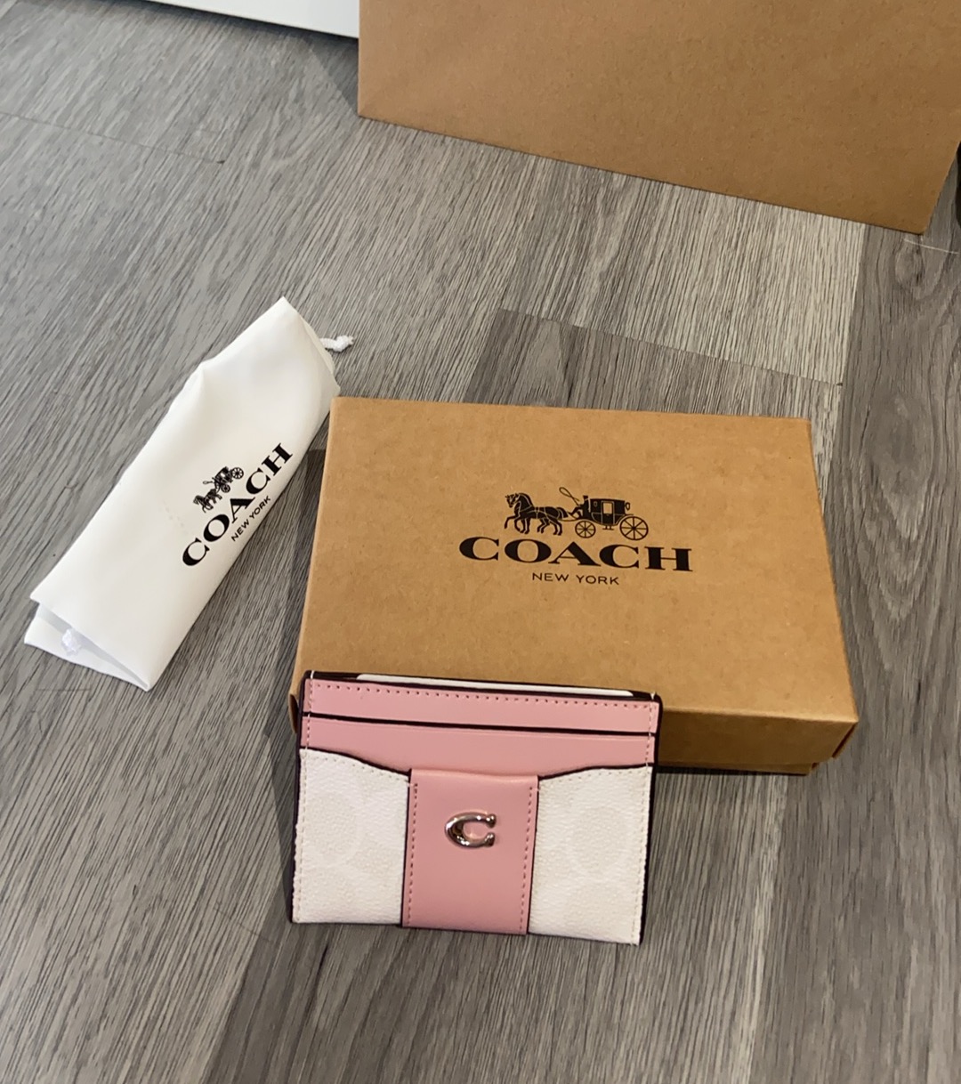 Coach 新款coach卡包cbD80也能放零钱。多功能哦。尺寸10 7左右