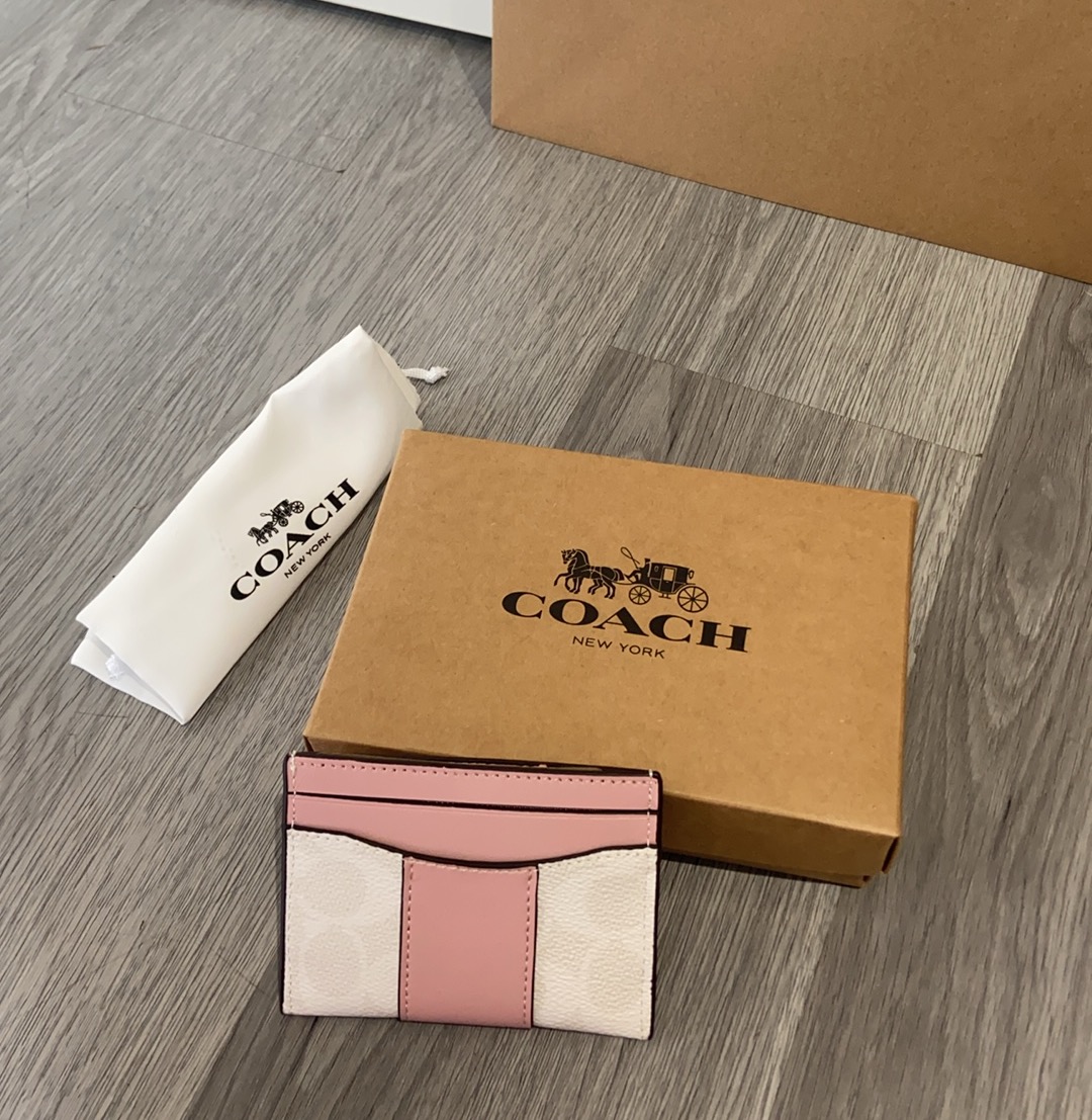 Coach 新款coach卡包cbD80也能放零钱。多功能哦。尺寸10 7左右