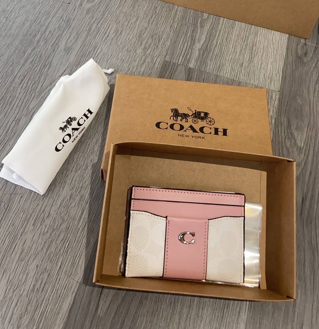 Coach 新款coach卡包cbD80也能放零钱。多功能哦。尺寸10 7左右