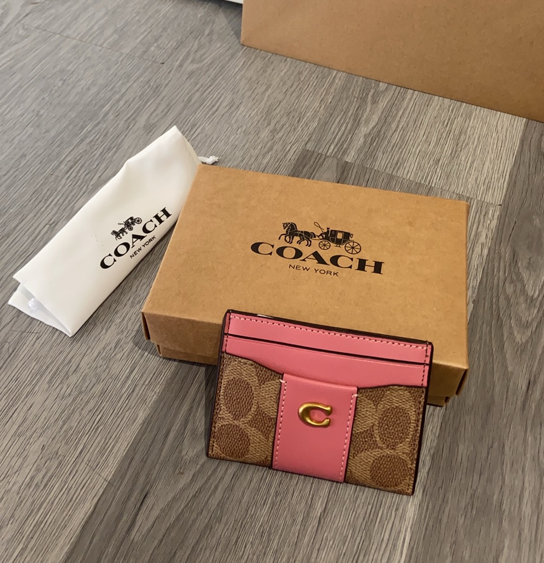 Coach 新款coach卡包cbD80也能放零钱。多功能哦。尺寸10 7左右