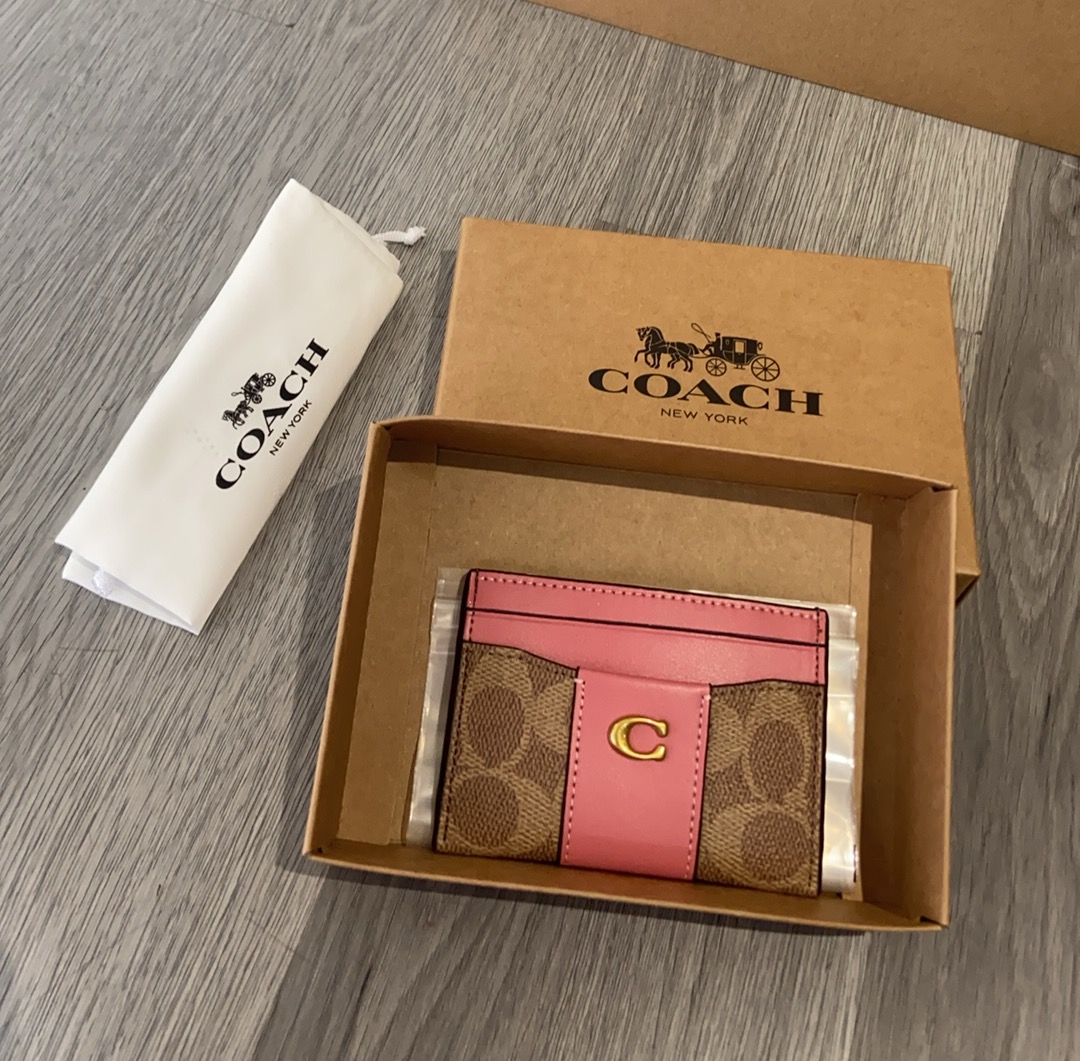 Coach 新款coach卡包cbD80也能放零钱。多功能哦。尺寸10 7左右