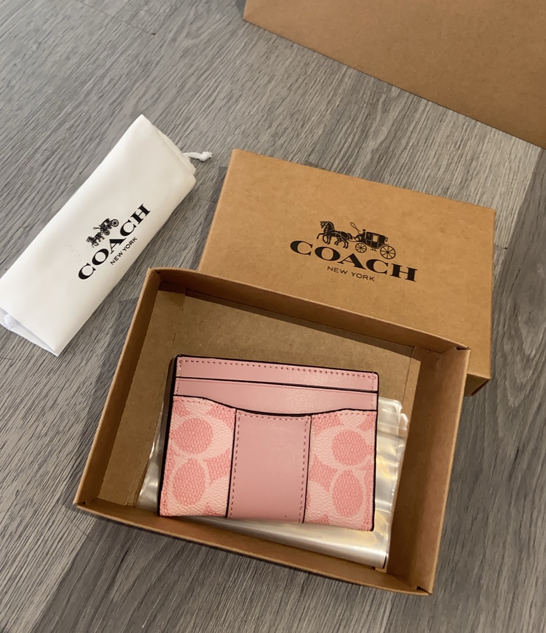 Coach 新款coach卡包cbD80也能放零钱。多功能哦。尺寸10 7左右
