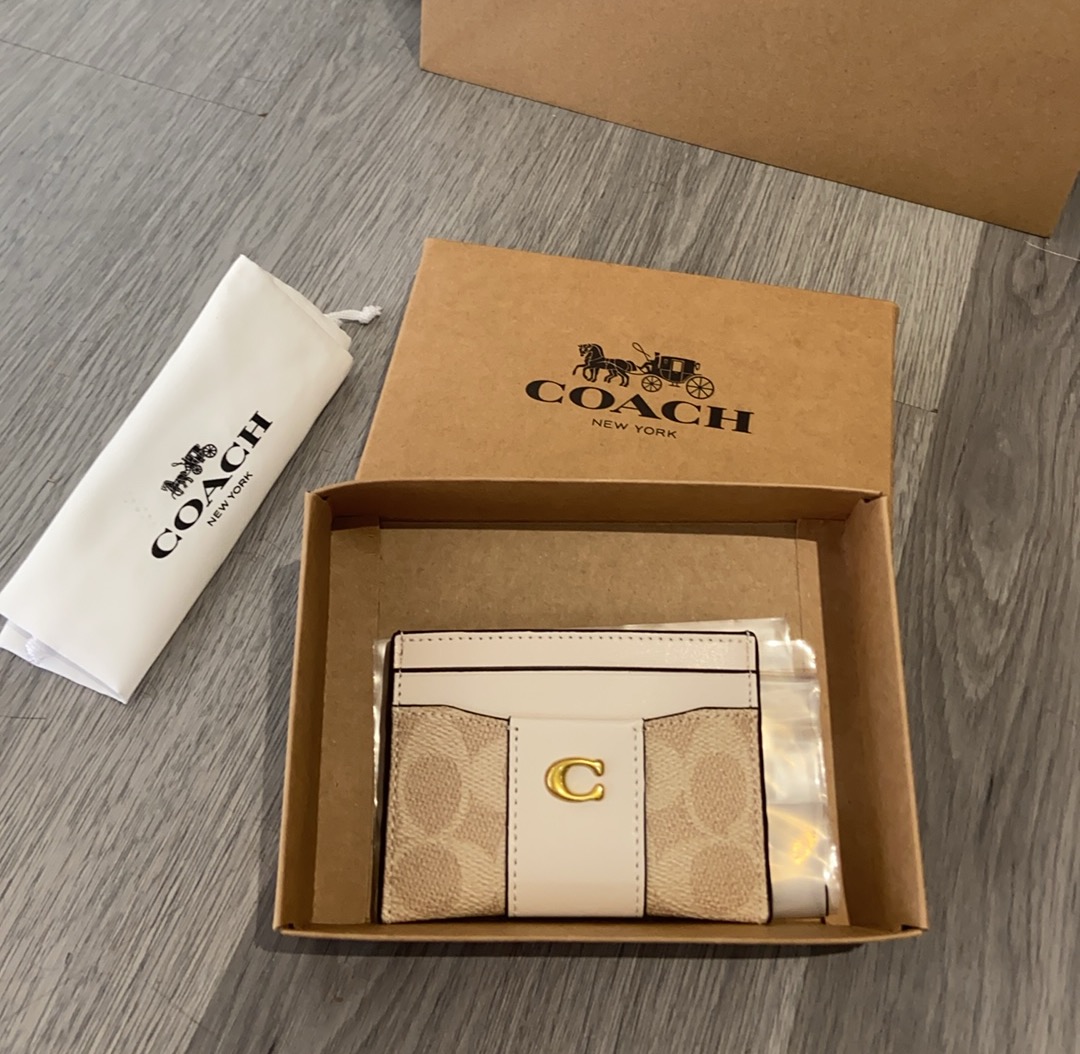 Coach 新款coach卡包cbD80也能放零钱。多功能哦。尺寸10 7左右
