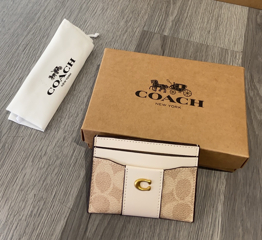 Coach 新款coach卡包cbD80也能放零钱。多功能哦。尺寸10 7左右