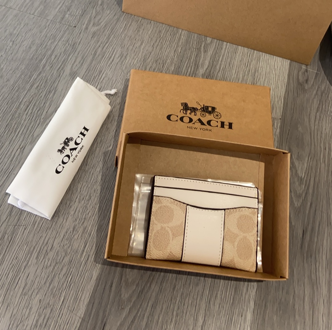 Coach 新款coach卡包cbD80也能放零钱。多功能哦。尺寸10 7左右