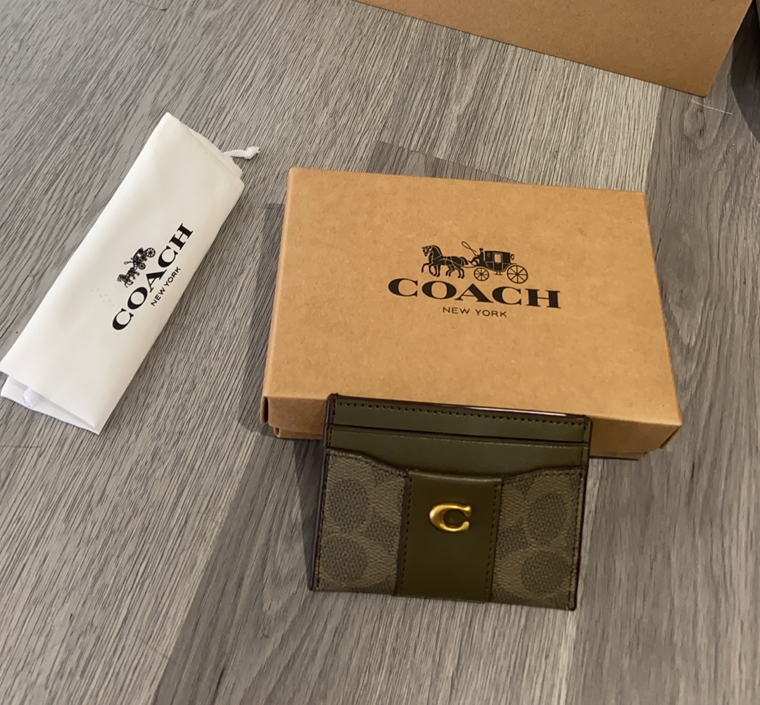 Coach 新款coach卡包cbD8也能放零钱。多功能哦。尺寸10 7左右