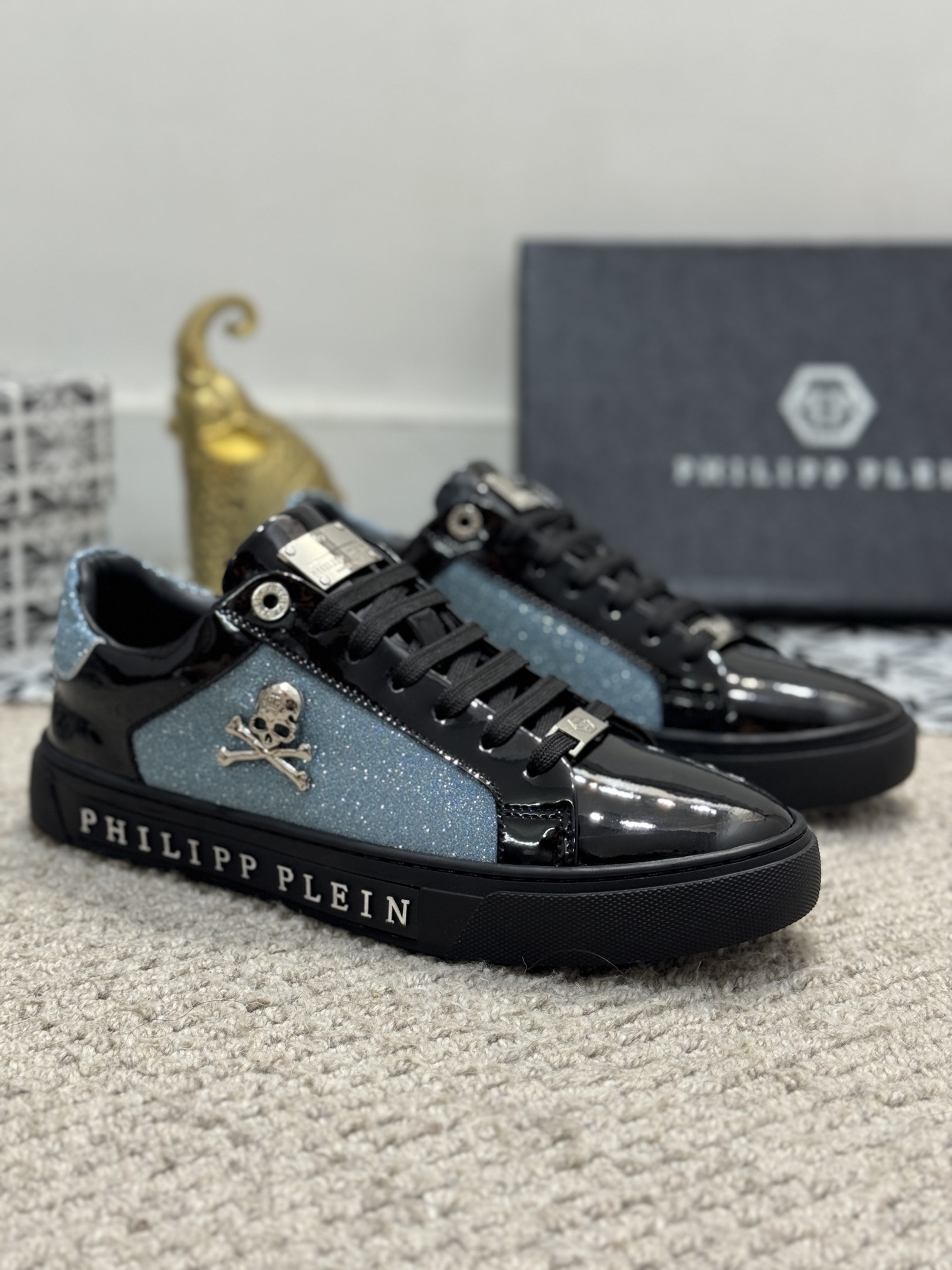 NO:272738,Bid [Real Price] PHILIPP PLEIN-Philipp PLEIN-PHILIPP PLEIN-PHILIPP PLEIN-PHILIPP PLEIN-based fashion men's casual shoes are designed with a classic style. This is carefully crafted with cowhide and hardware accessories. The inner layer is distinctive, and it increases the fashion index and is super durable. Size38-44 (45 customization, PHILIPP PLEIN, cowhide, sheepskin19860909出价【实价】PHILIPP PLEIN-菲利普普来因 普来因潮流男士系列休闲鞋在经典的基础上采用流线型设计这款采用牛皮搭配五金配件羊皮内里精心制作,层次鲜明,增加时尚指数,超耐看.Size38-44（45定制,,PHILIPP PLEIN,cowhide,sheepskin,Men's shoes