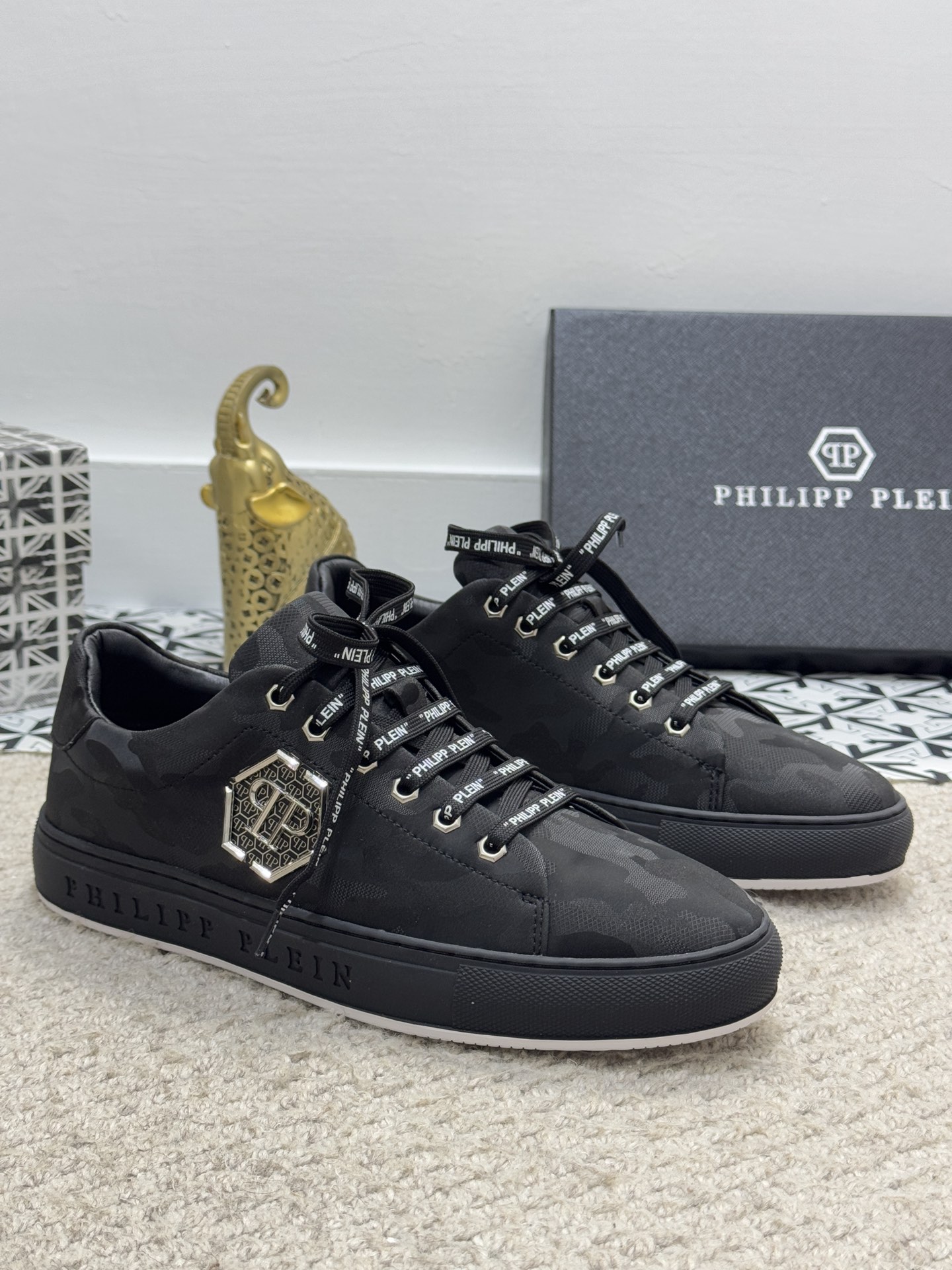 NO:272736,Bid [Real Price] PHILIPP PLEIN-Philipp PLEIN-PHILIPP PLEIN-PHILIPP PLEIN-PHILIPP PLEIN-based fashion men's casual shoes are designed with a classic style. This is carefully crafted with cowhide and hardware accessories. It has a distinct layering and increases fashion index and is super durable. Size38-44 (45 customization, PHILIPP PLEIN, cowhide, sheepskin19860909出价【实价】PHILIPP PLEIN-菲利普普来因 普来因潮流男士系列休闲鞋在经典的基础上采用流线型设计这款采用牛皮搭配五金配件羊皮内里精心制作,层次鲜明,增加时尚指数,超耐看. Size38-44（45定制,,PHILIPP PLEIN,cowhide,sheepskin,Men's shoes