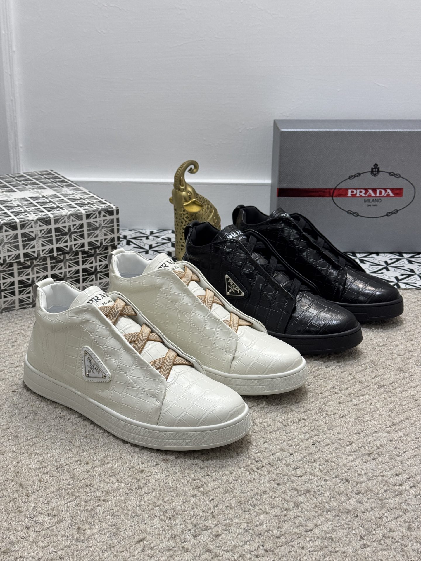 NO:270390,[Real Price] High-end Boutique - Prada ~ The latest masterpiece upper of men's shoes high-end brand official website 11 is made of Italian imported cowhide and sheepskin inner lining, making walking more convenient and comfortable!  Exclusive new style, amazing work [color]!  Create a fashionable personality to set off your uniqueness!  A must-have for trendy men! Classic 32 colors are available!  Size38-44 (45 customization, prada, cowhide, sheepskin19860909【实价】高端精品-普拉达~ 男鞋高端品牌官网11最新力作鞋面采用意大利进口头层牛皮羊皮内里制作,让行走更加便捷舒适！独家新款,惊世之作[色]！打造时尚个性衬托你的与众不同！潮男必备!经典32色可选！Size38-44（45定制,,prada,cowhide,sheepskin,Men's shoes