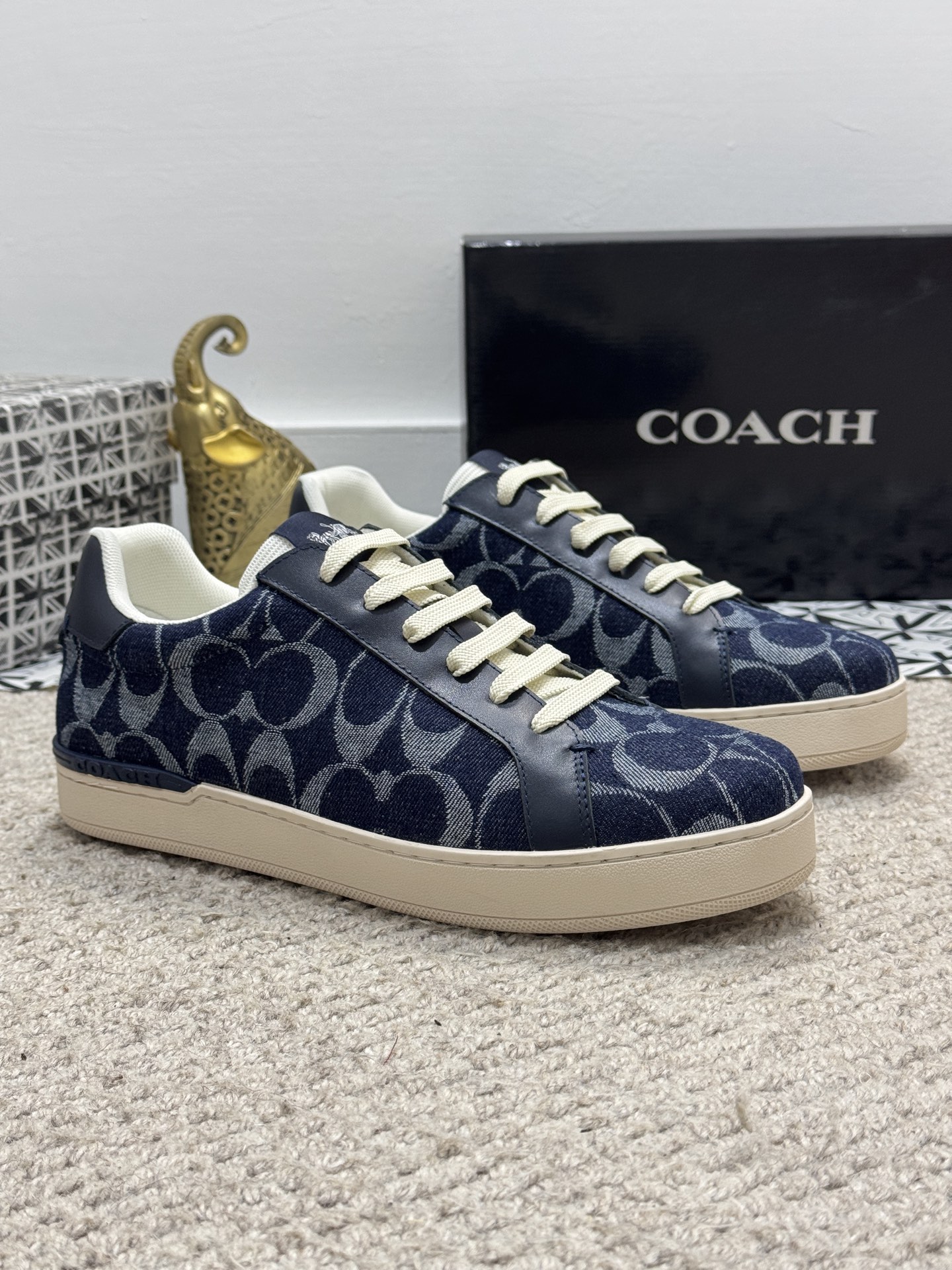 NO:272750,[Real Price] COACH exclusive new men's low-top casual lace-up shoes, casual and fashionable and versatile, and can be worn all seasons!  !  Panel shoes can be said to be the most popular shoe every year, suitable for young people's trendy choices. This casual men's shoes adopt a convenient lace-up design, which further improves the comfort and fit of the feet, and has a mesh inner lining!  Comfortable on the feet, soft and breathable, large sole original rubber wear-resistant large sole Size38-44 (45 custom made, coach, coach19860909【实价】COACH蔻驰独家新款男士低帮休闲系带板鞋,休闲时尚百搭款,四季可穿！！板鞋可以说是每年最流行的一款鞋了,适合现在年轻人的潮流选择,这款休闲男鞋采用便捷的系带设计,更加提升上脚舒适贴合度,网布内里！上脚舒适,柔软透气,大底原版橡胶耐磨大底 Size38-44（45定做,,coach,coach,Men's shoes