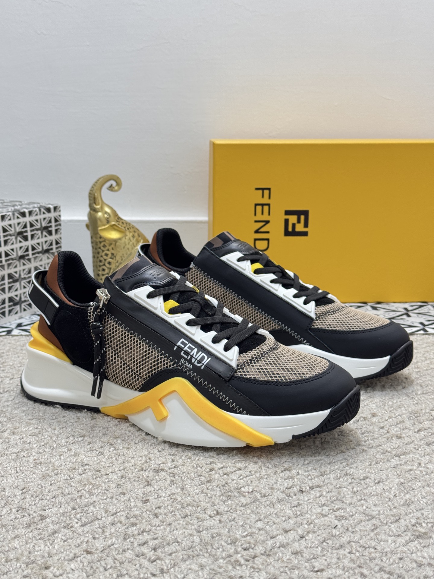 NO:272748,【Actually priced】Original single quality - Fendi F D spring and summer new men's sneakers, paired with elastic bands, side zippers, corrugated sole engraved with F. The heel is decorated with the words Fendi Flow. High-tech fabric and black suede mixed material. FF pattern tongue. Ultra-light wear-resistant EVA sole. Size38-44 (45 customization, fendi, fendi, sneakers, chamois leather19860909【实价】原单品质-芬迪F D春夏新品男士一脚蹬运动鞋,搭配松紧带、侧拉链,刻有F的波纹鞋底.鞋跟饰有凸纹Fendi Flow字样.高科技布料及.黑色麂皮混合材质.FF图案鞋舌.超轻耐磨EVA鞋底.Size38-44（45定制,,fendi,fendi,sneakers,chamois leather,Men's shoes