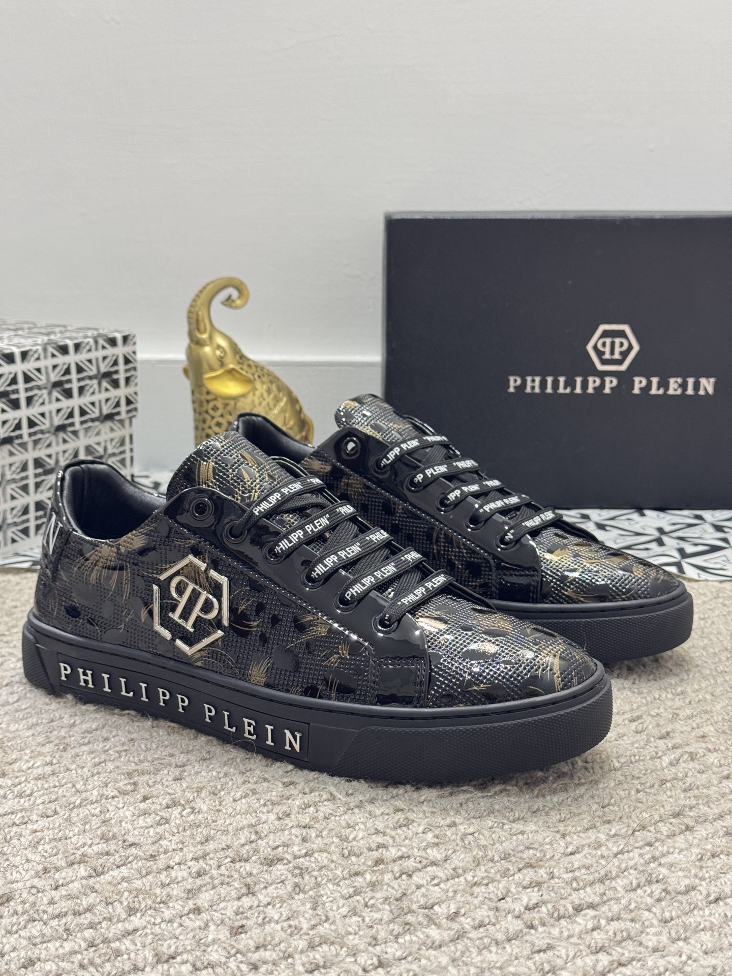 NO:272734,【Real Price】PHILIPP PLEIN-Philipp PLEIN-FeiPlein Fashion Men's Series Casual Shoes are based on classic style design. This style is carefully crafted with cowhide and hardware accessories. It has distinct layers and increases fashion index and is super durable. Size38-44 (45 customization, PHILIPP PLEIN, cowhide, sheepskin19860909【实价】PHILIPP PLEIN-菲利普普来因 潮流男士系列休闲鞋在经典的基础上采用流线型设计这款采用牛皮搭配五金配件羊皮内里精心制作,层次鲜明,增加时尚指数,超耐看.Size38-44（45定制,,PHILIPP PLEIN,cowhide,sheepskin,Men's shoes