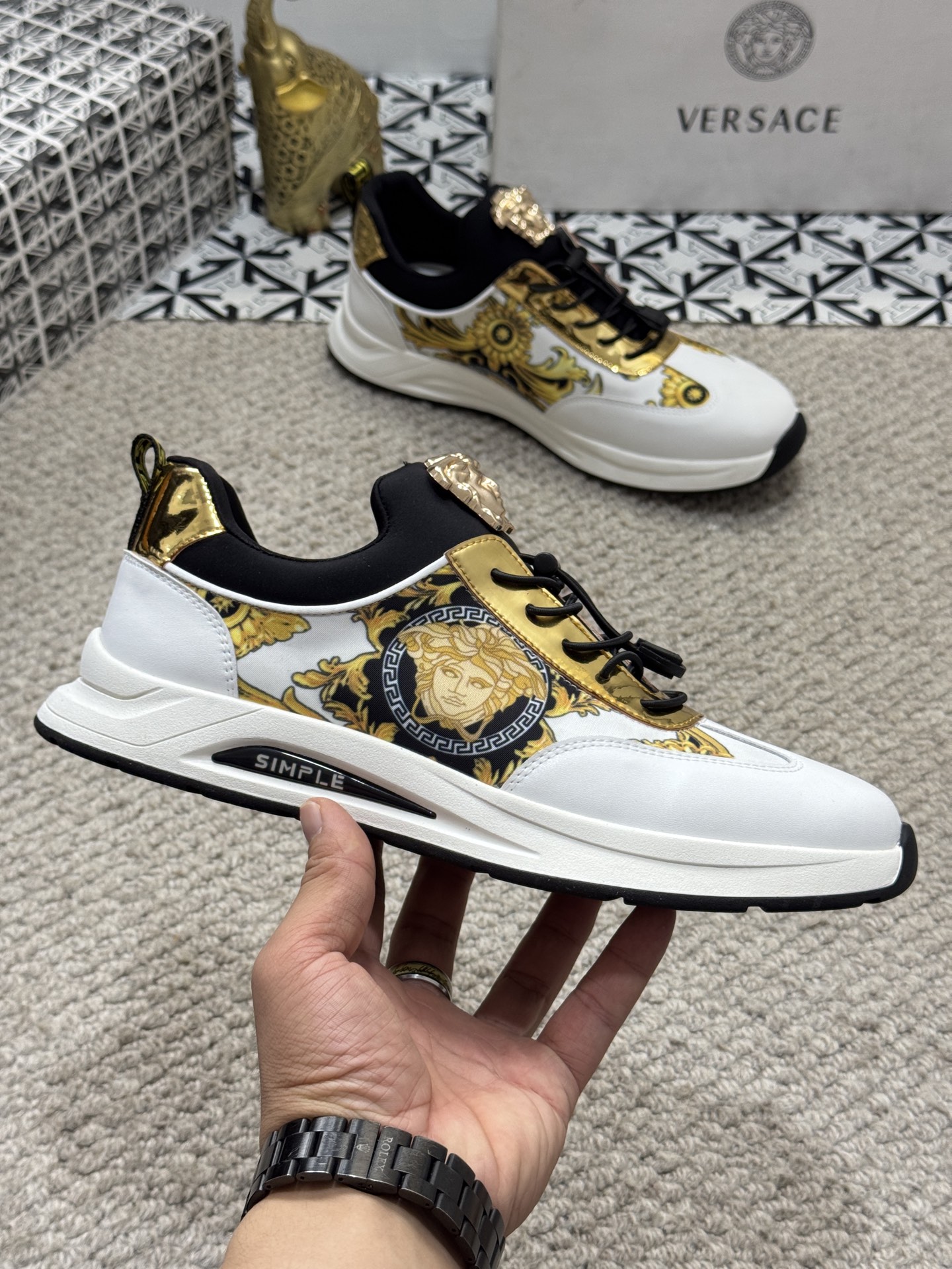 NO:274957,[Real price] Fashion trend - Versace Top purchasing agent counters are available simultaneously. The original sole is specially supplied with original sole, the exclusive movable molding sole is super comfortable, the original order goods are original, the high-quality multi-color splicing design is exquisite and delicate, the details determine the quality, only for making shoes with care, you can enter and exit the counter at will, welcome to compare Size38-44 (45 customization, versace19860909【实价】时尚潮流-范思哲 顶级代购专柜同步发售.鞋底原厂特供原版底,独家活动成型底超级舒适,原厂跟单货,高品质多色拼接设计做工精致细腻,细节决定品质只为用心做好鞋,可随意进出专柜,欢迎对比Size38-44（45定制,,versace,Men's shoes